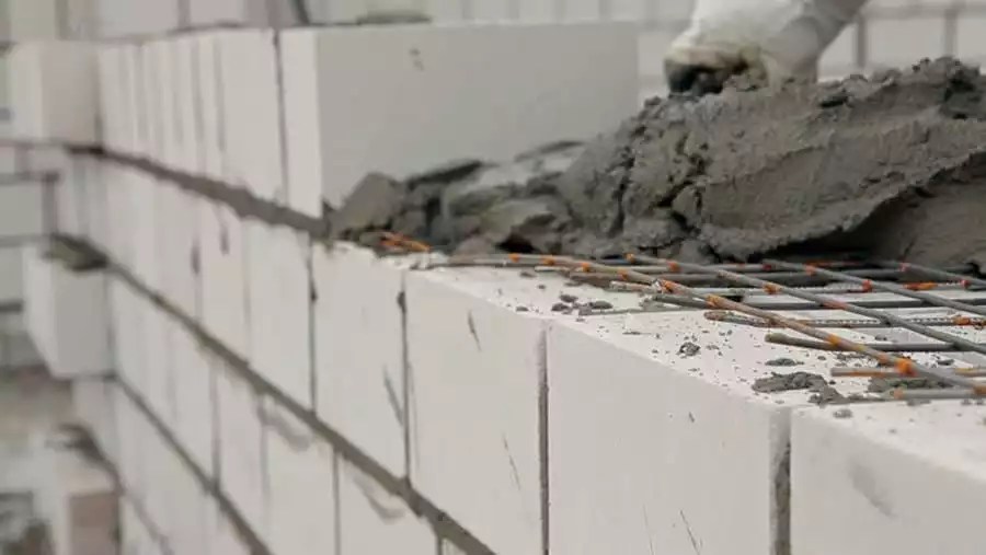 kelebihan bata ringan proses pemasangan cepat